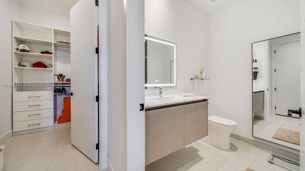 Small Image of 1030 15TH ST #201, Miami Beach Number 17