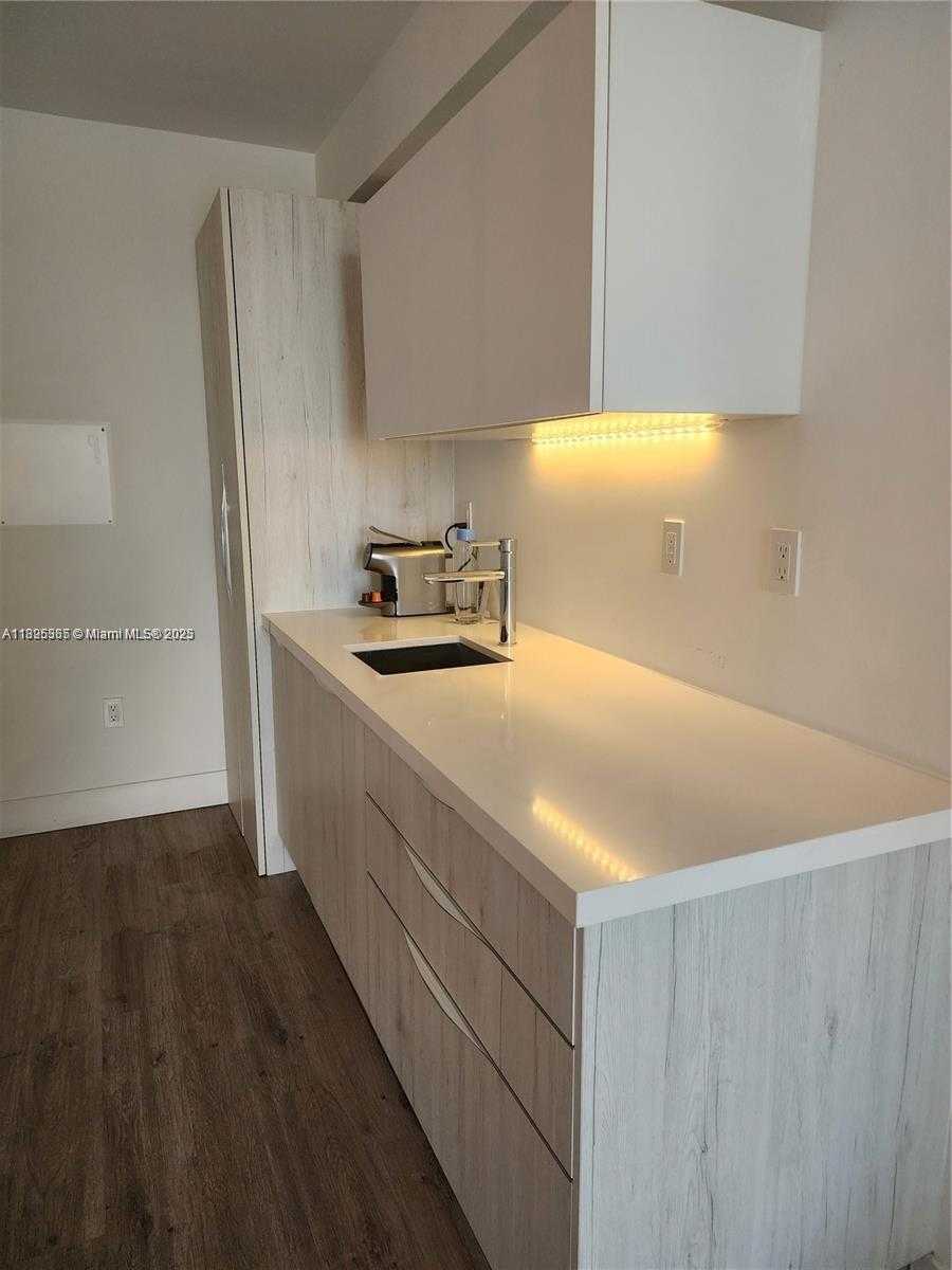 Small Image of 6080 COLLINS AVE #304, Miami Beach Number 10