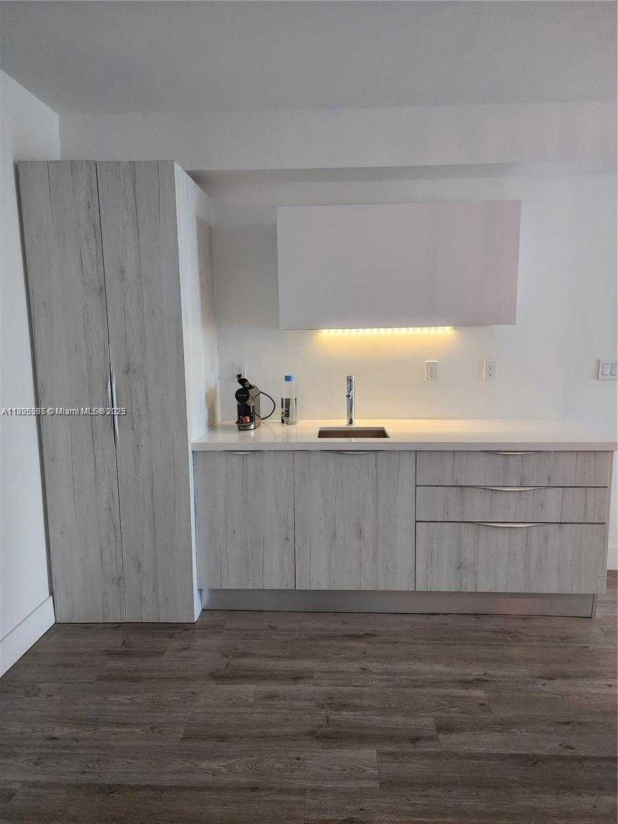 Small Image of 6080 COLLINS AVE #304, Miami Beach Number 11