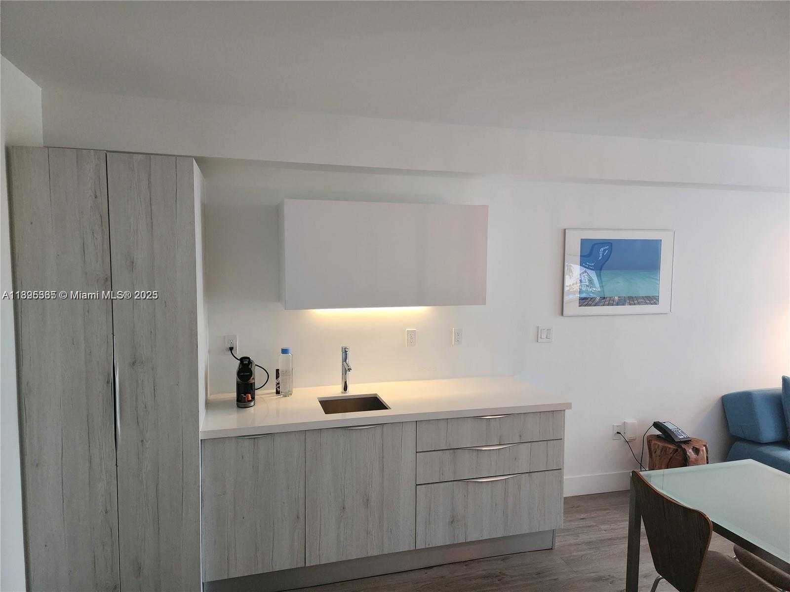 Small Image of 6080 COLLINS AVE #304, Miami Beach Number 12
