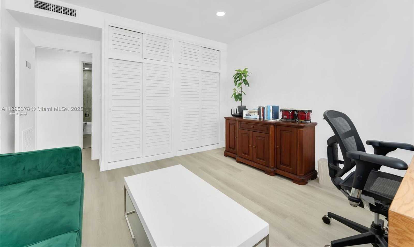 Small Image of 1408 BRICKELL BAY DR #518, Miami Number 15