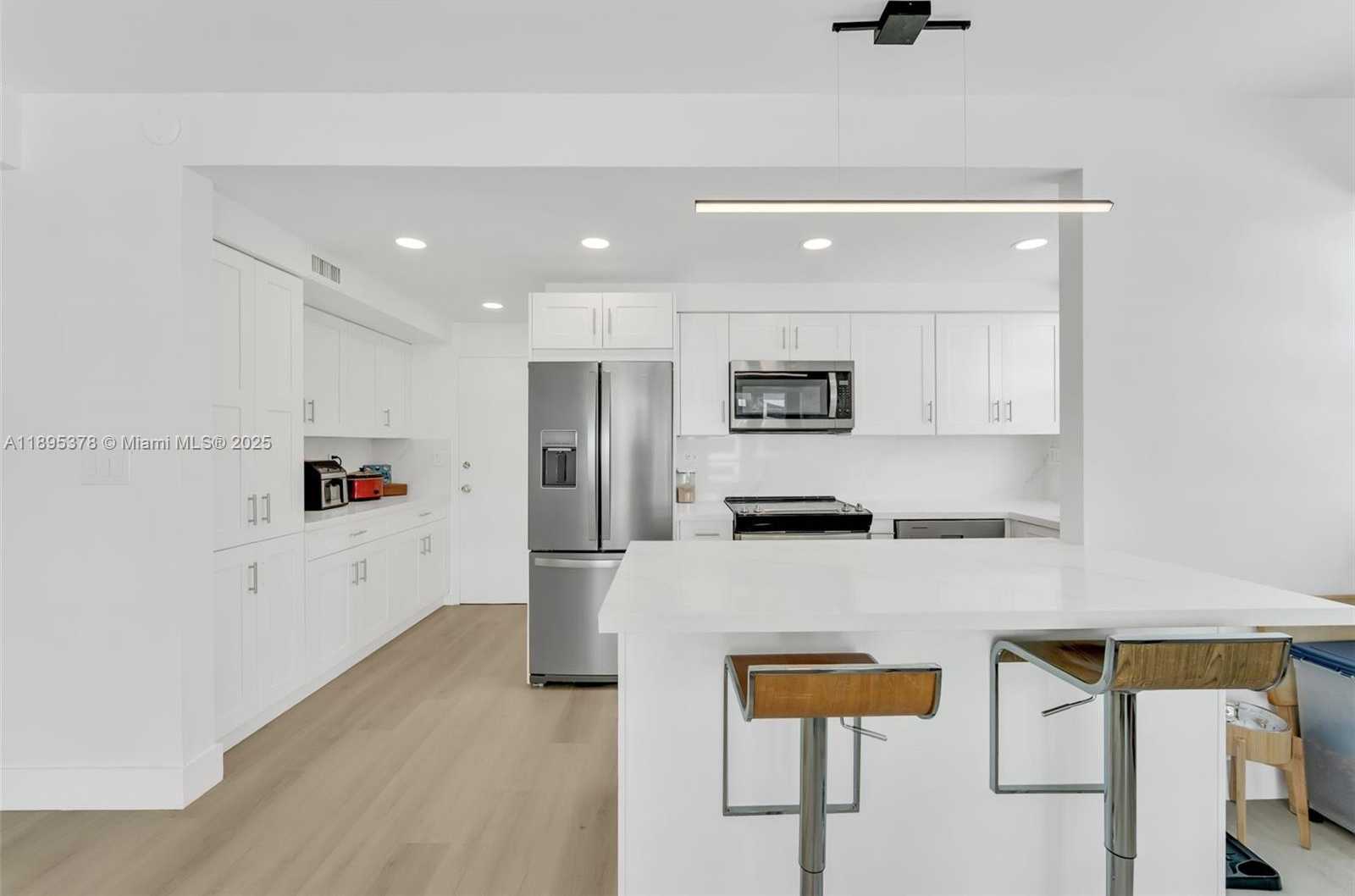 Small Image of 1408 BRICKELL BAY DR #518, Miami Number 6