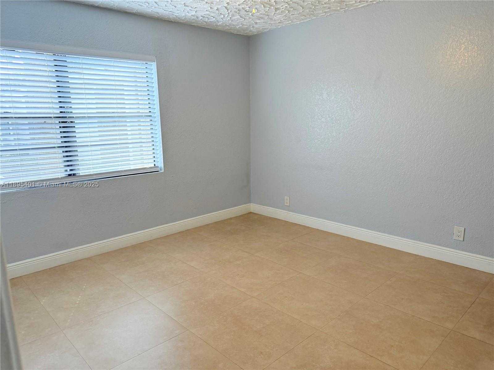 Small Image of 17254 NORTH WEST 60TH CT, Hialeah Number 10