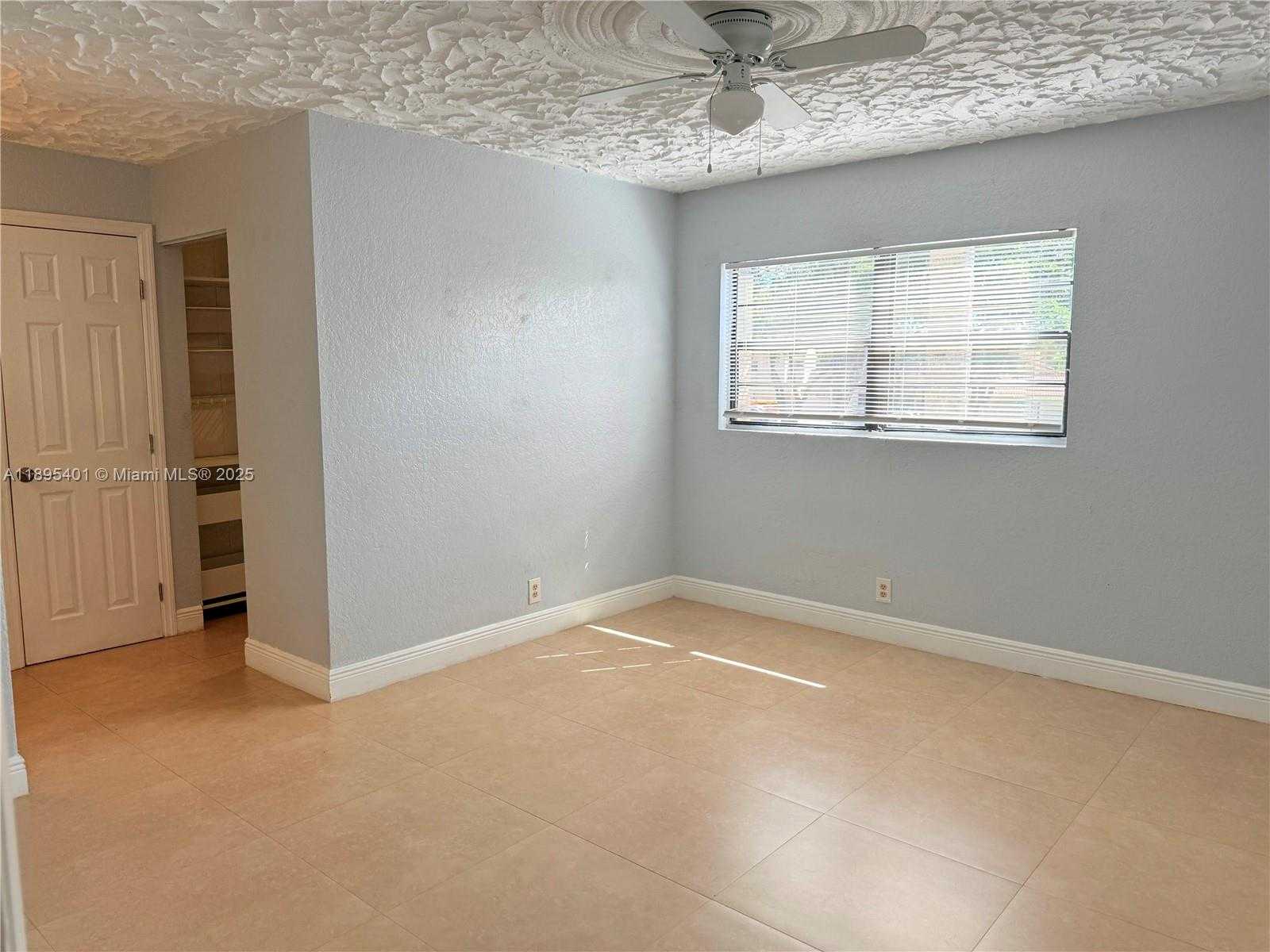 Small Image of 17254 NORTH WEST 60TH CT, Hialeah Number 16