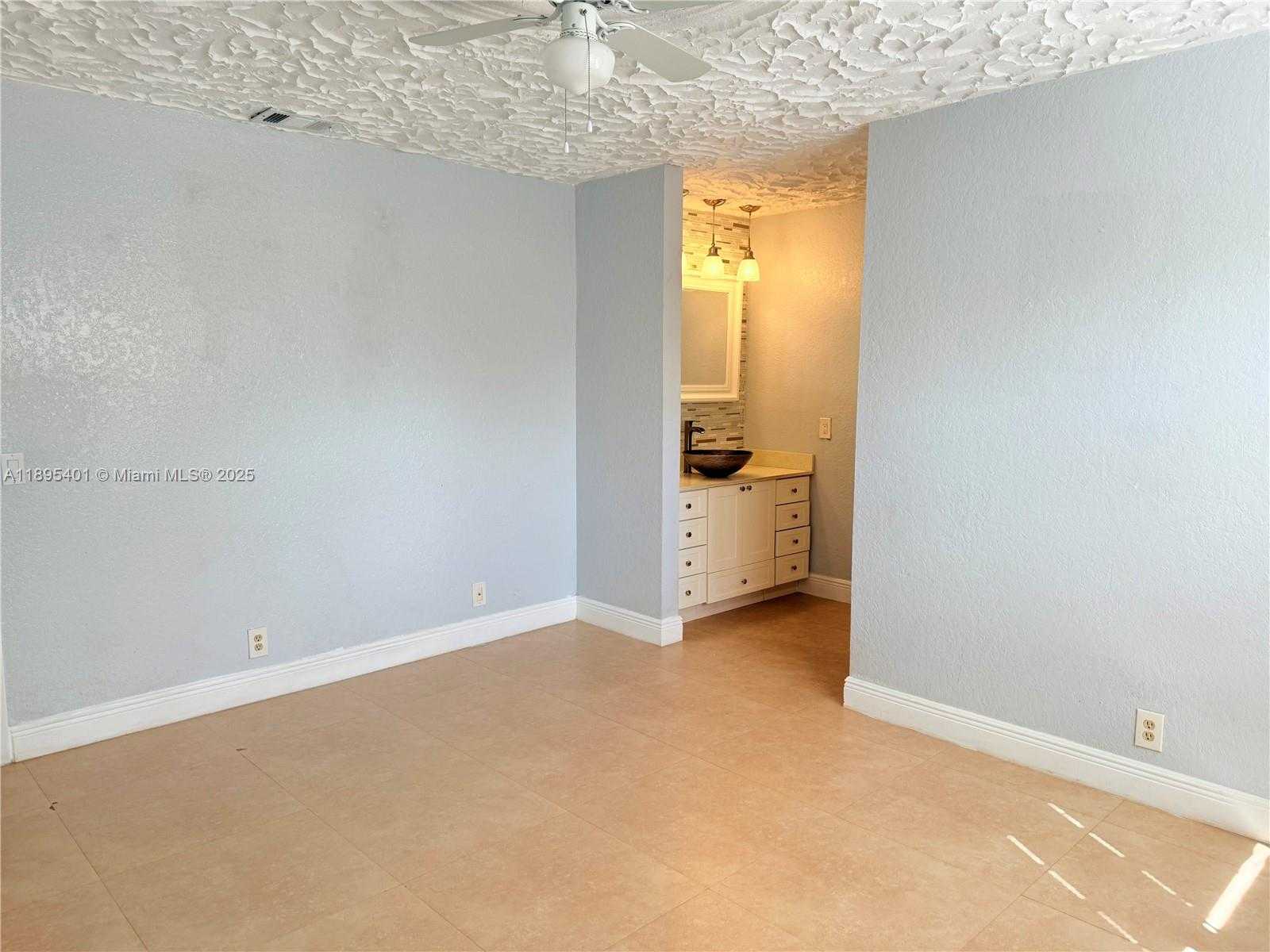 Small Image of 17254 NORTH WEST 60TH CT, Hialeah Number 18