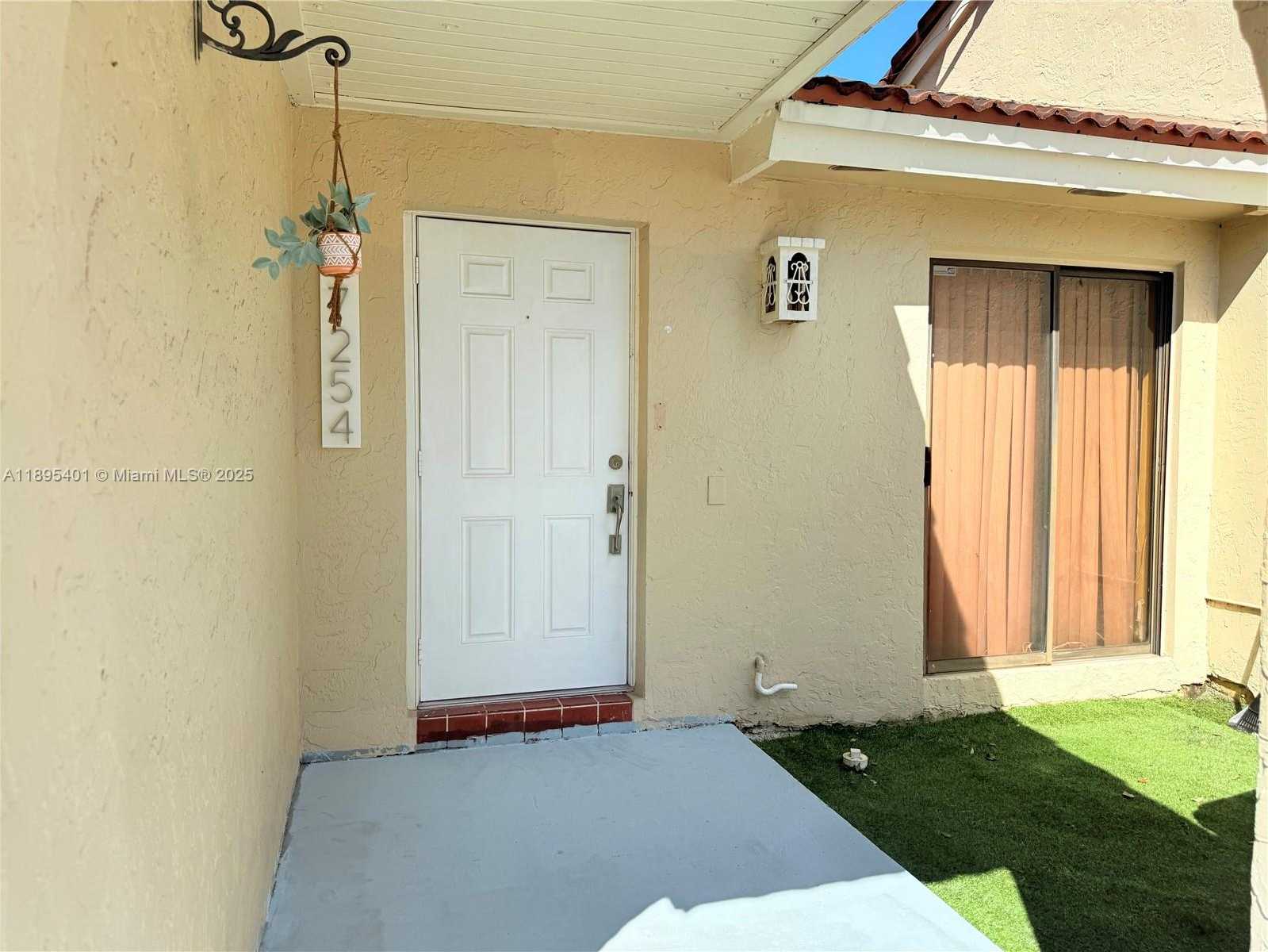 Small Image of 17254 NORTH WEST 60TH CT, Hialeah Number 2
