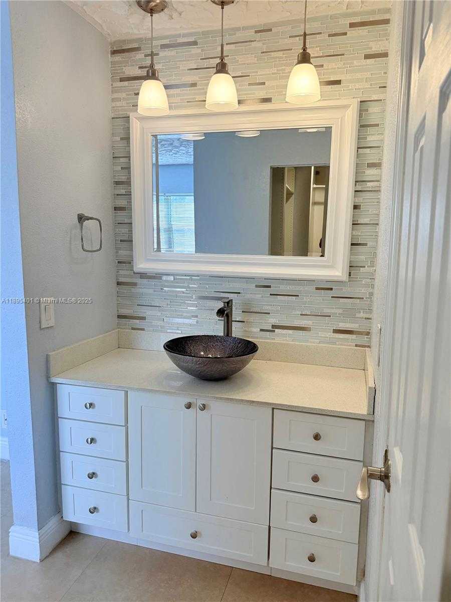 Small Image of 17254 NORTH WEST 60TH CT, Hialeah Number 20