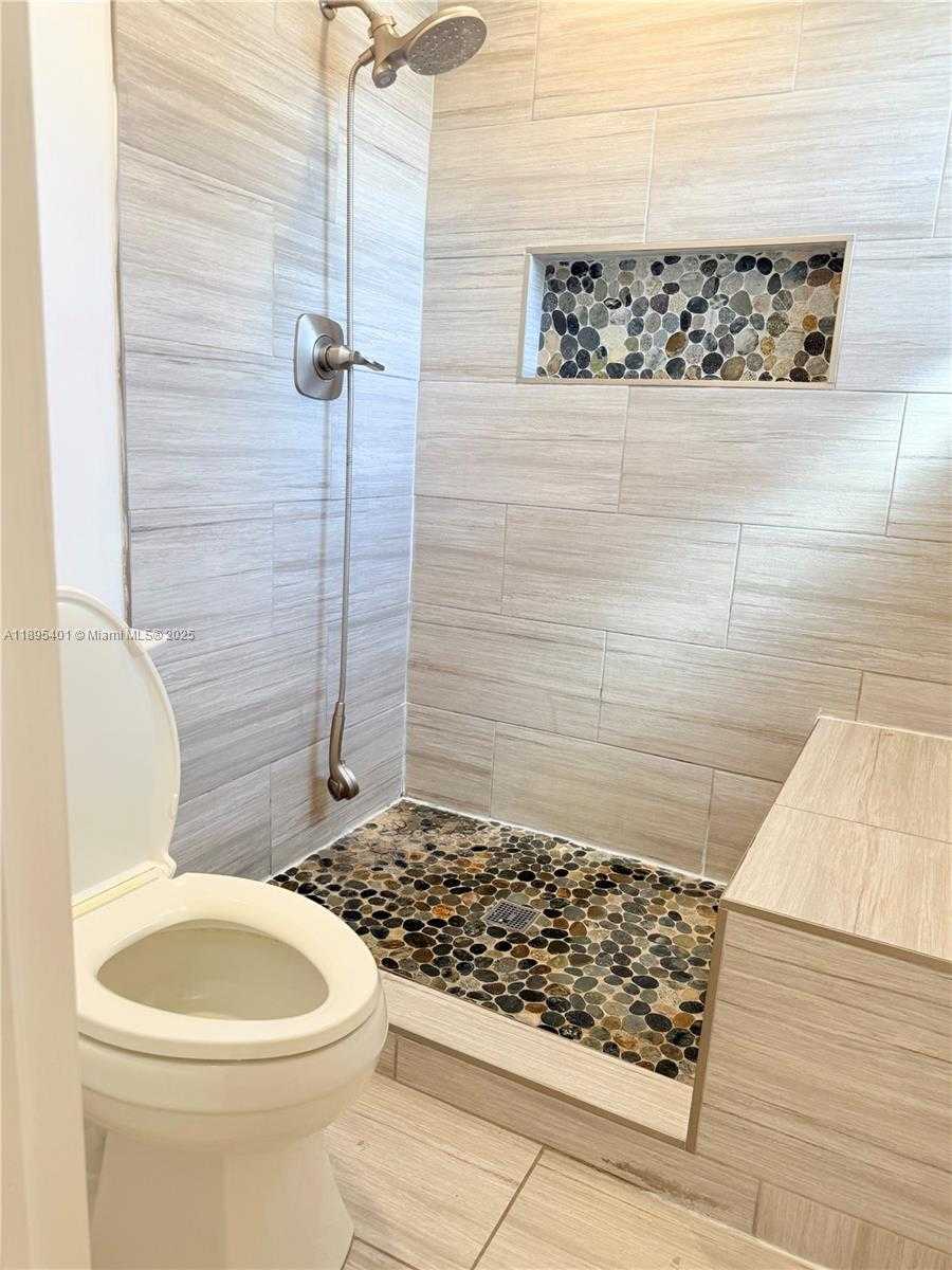 Small Image of 17254 NORTH WEST 60TH CT, Hialeah Number 21
