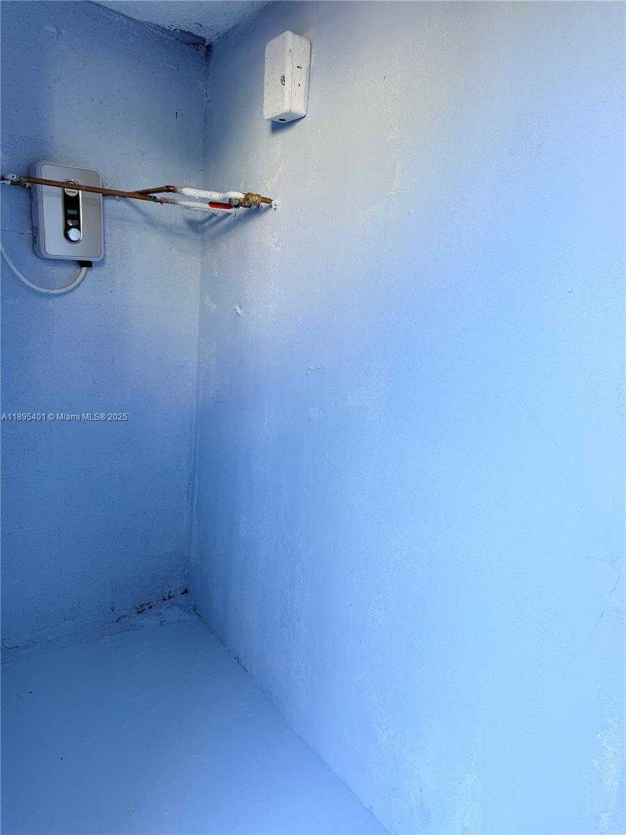 Small Image of 17254 NORTH WEST 60TH CT, Hialeah Number 28