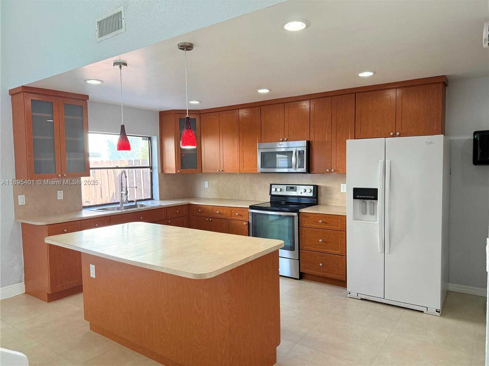 Small Image of 17254 NORTH WEST 60TH CT, Hialeah Number 3