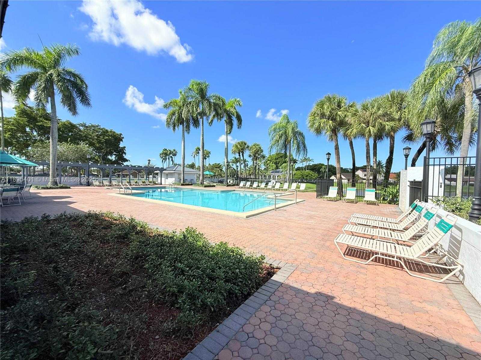 Small Image of 17254 NORTH WEST 60TH CT, Hialeah Number 32