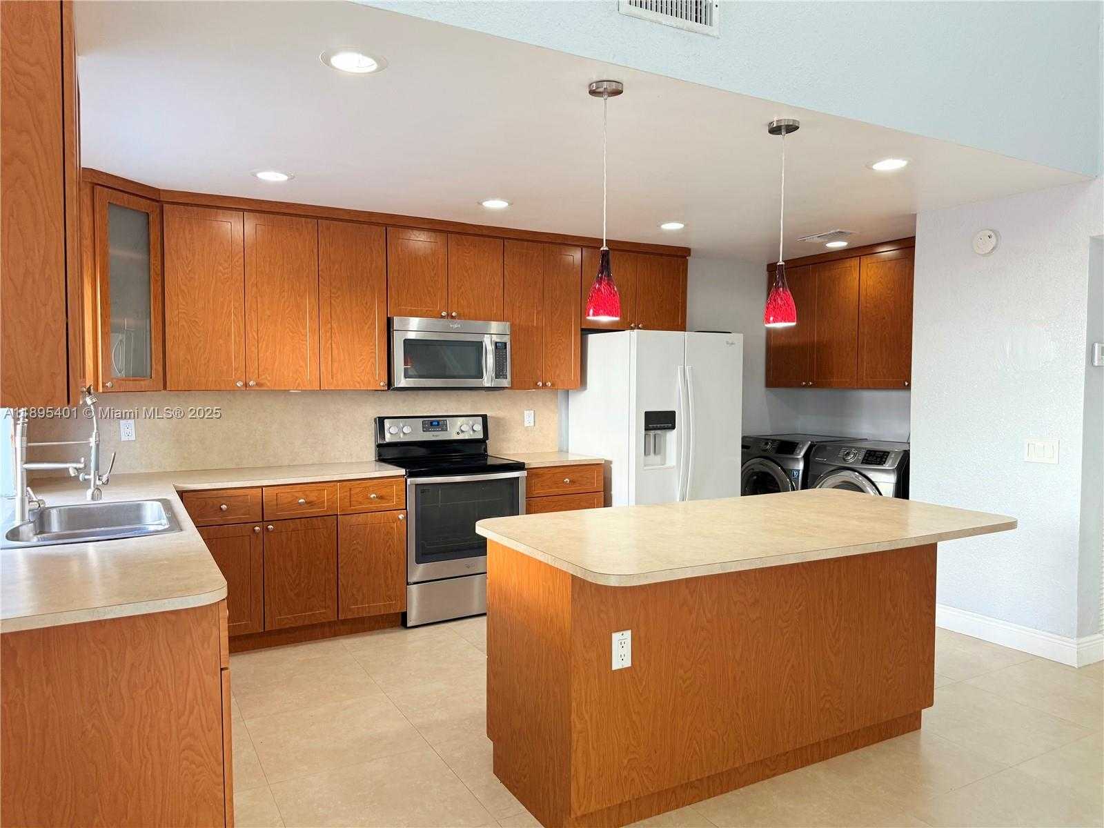 Small Image of 17254 NORTH WEST 60TH CT, Hialeah Number 4