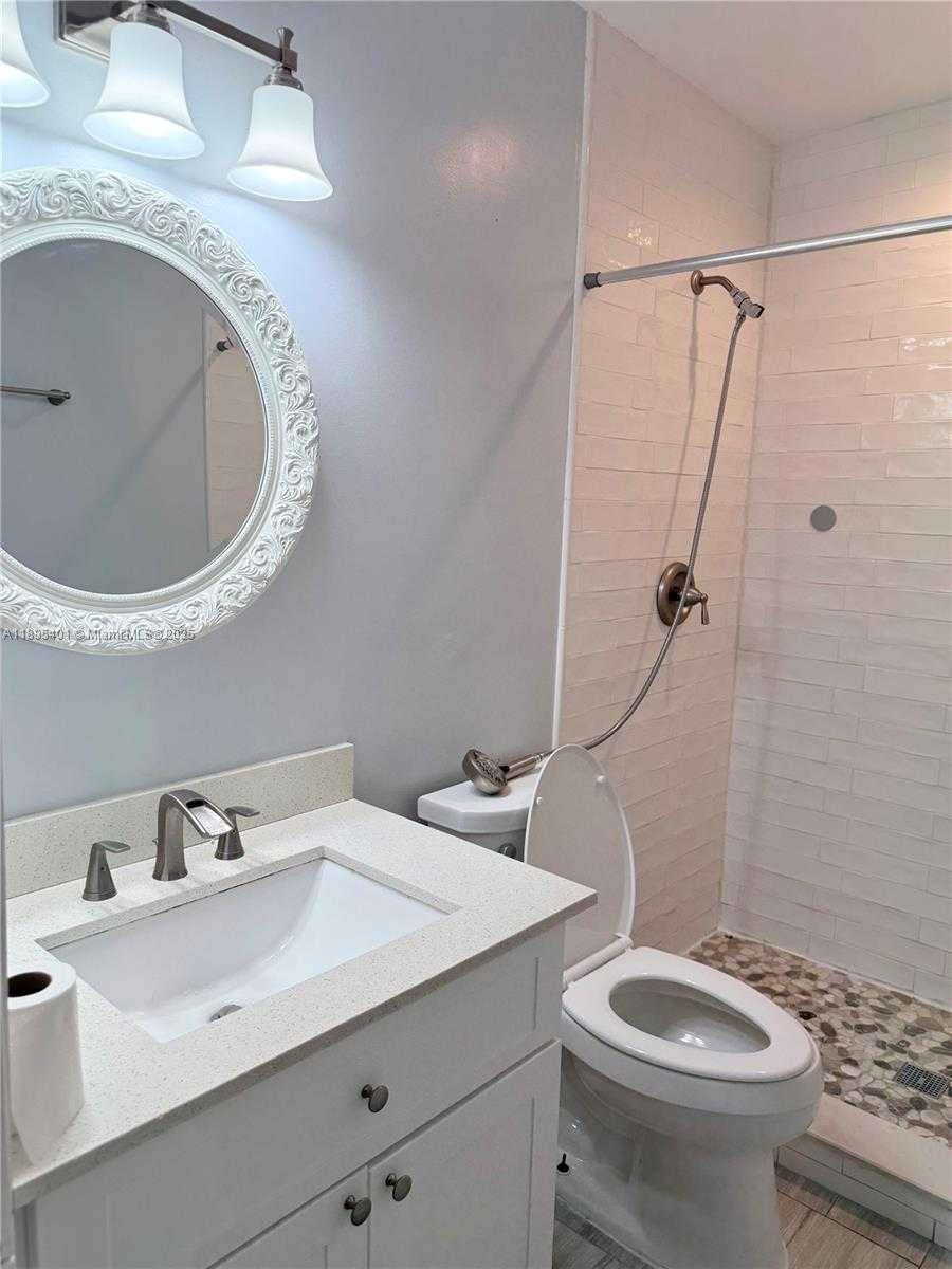 Small Image of 17254 NORTH WEST 60TH CT, Hialeah Number 9