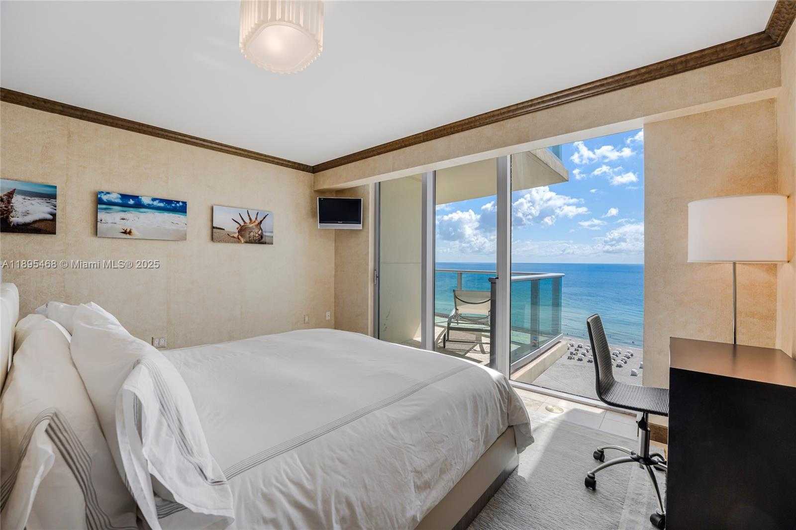 Small Image of 1455 OCEAN DR #1408, Miami Beach Number 10