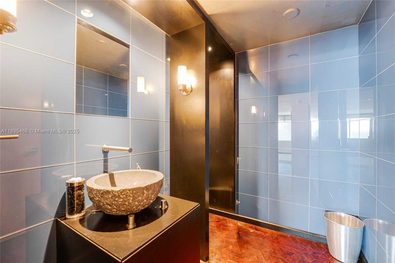 Small Image of 1455 OCEAN DR #1408, Miami Beach Number 13