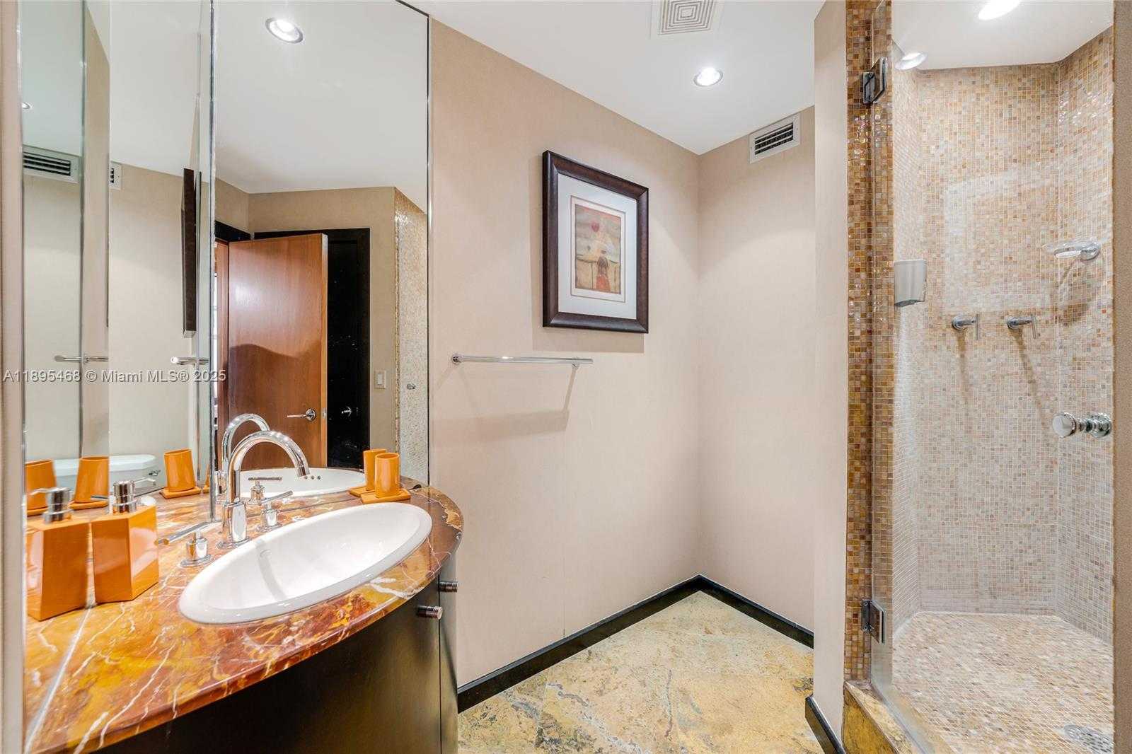 Small Image of 1455 OCEAN DR #1408, Miami Beach Number 14