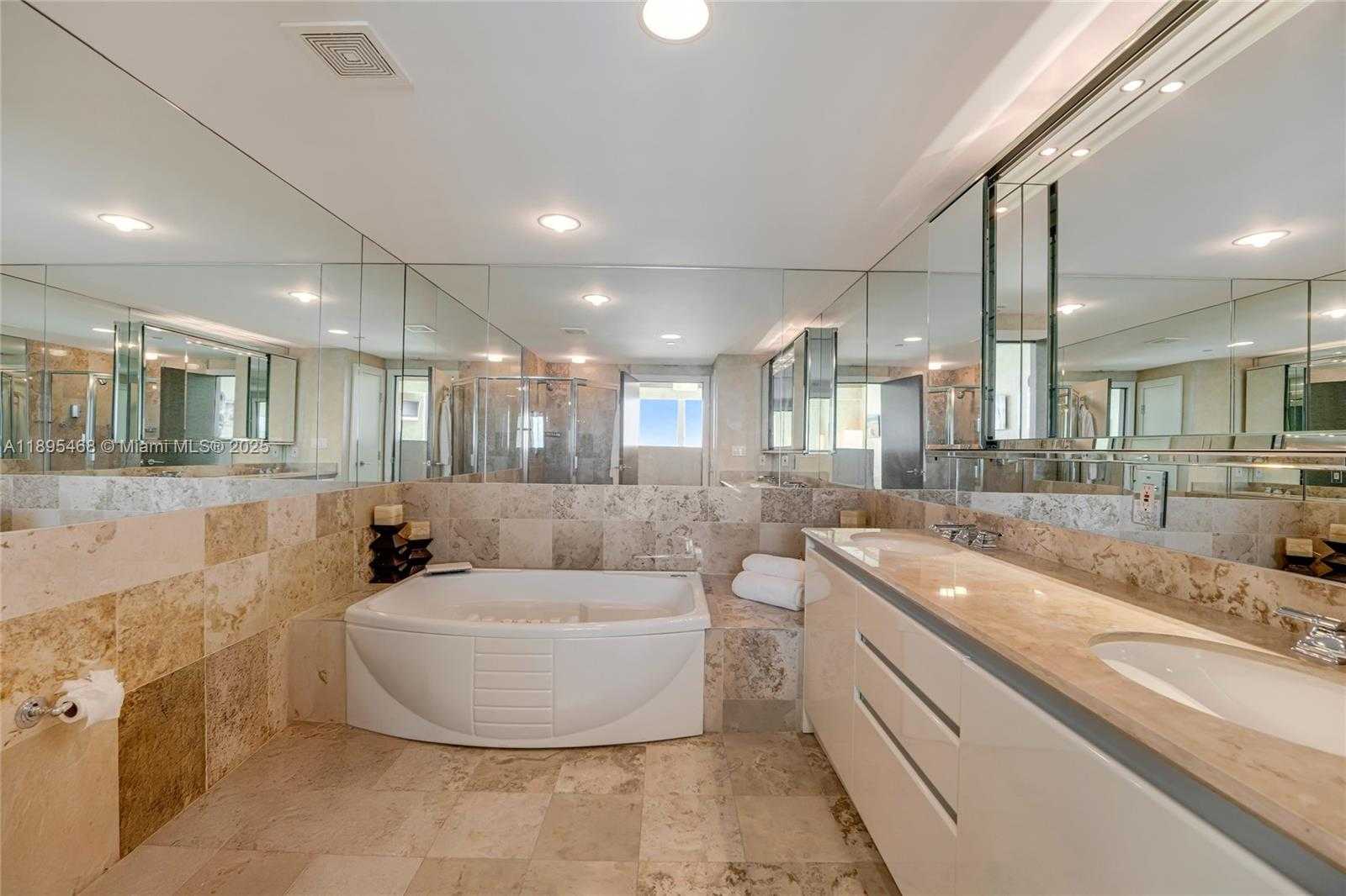 Small Image of 1455 OCEAN DR #1408, Miami Beach Number 15