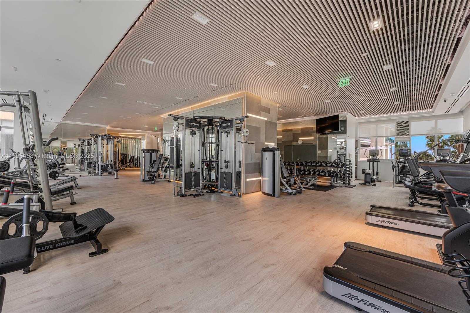 Small Image of 1455 OCEAN DR #1408, Miami Beach Number 20