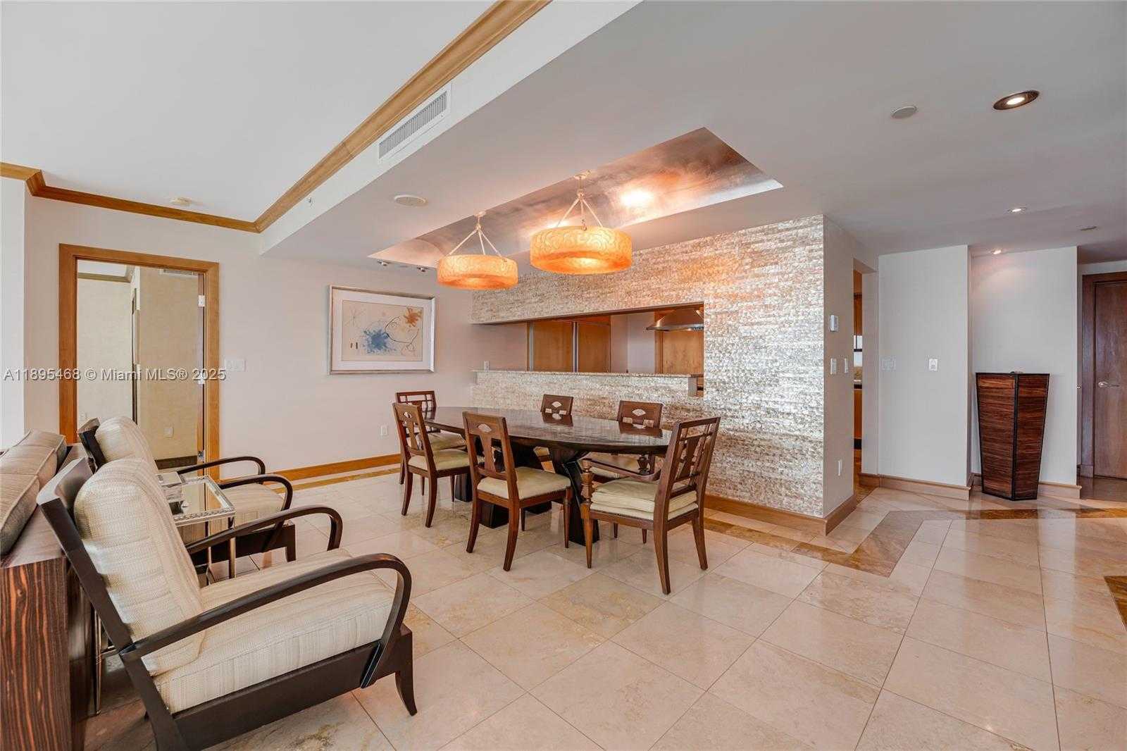 Small Image of 1455 OCEAN DR #1408, Miami Beach Number 4