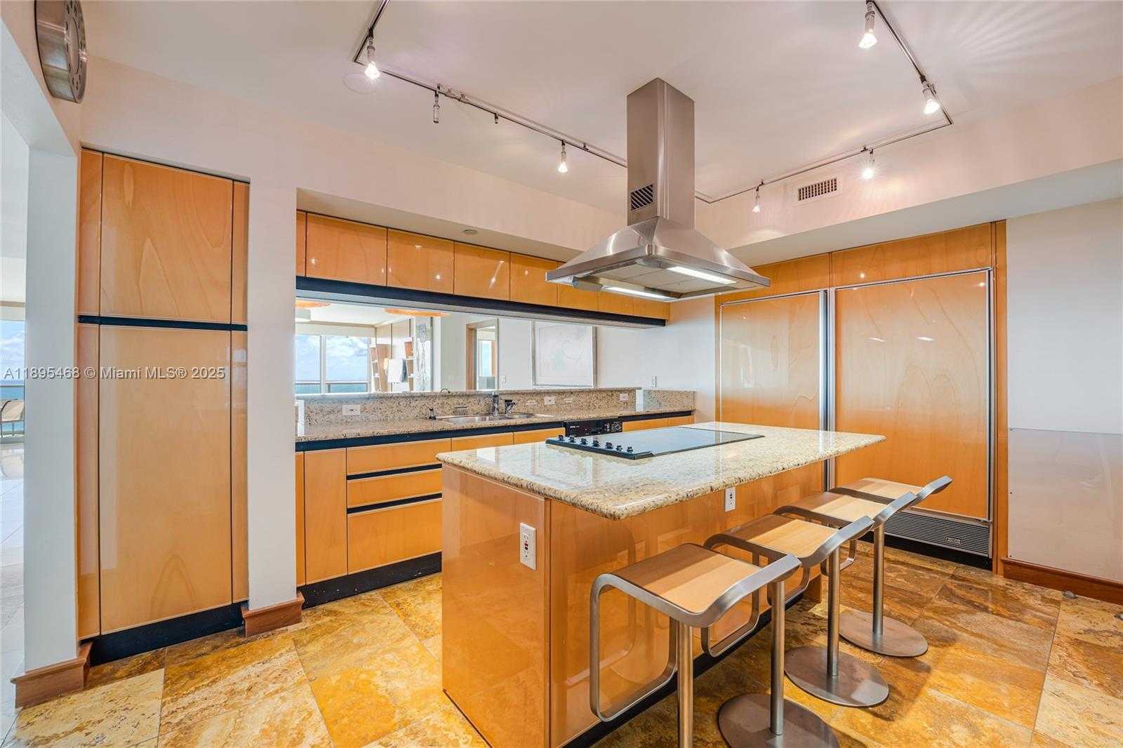 Small Image of 1455 OCEAN DR #1408, Miami Beach Number 5