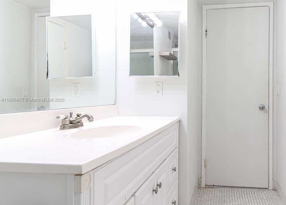 Small Image of 1351 NORTH EAST MIAMI GARDENS DR #1001E, Miami Number 17