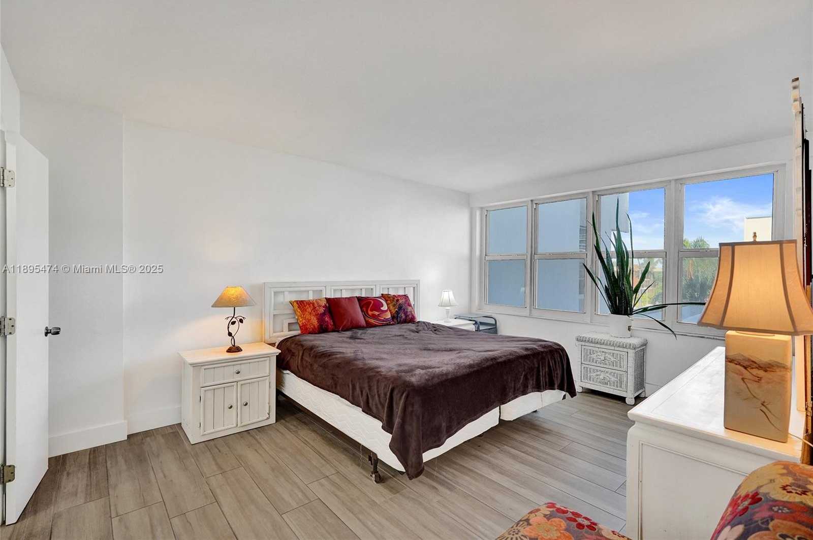 Small Image of 3111 NORTH OCEAN DR #302, Hollywood Number 27