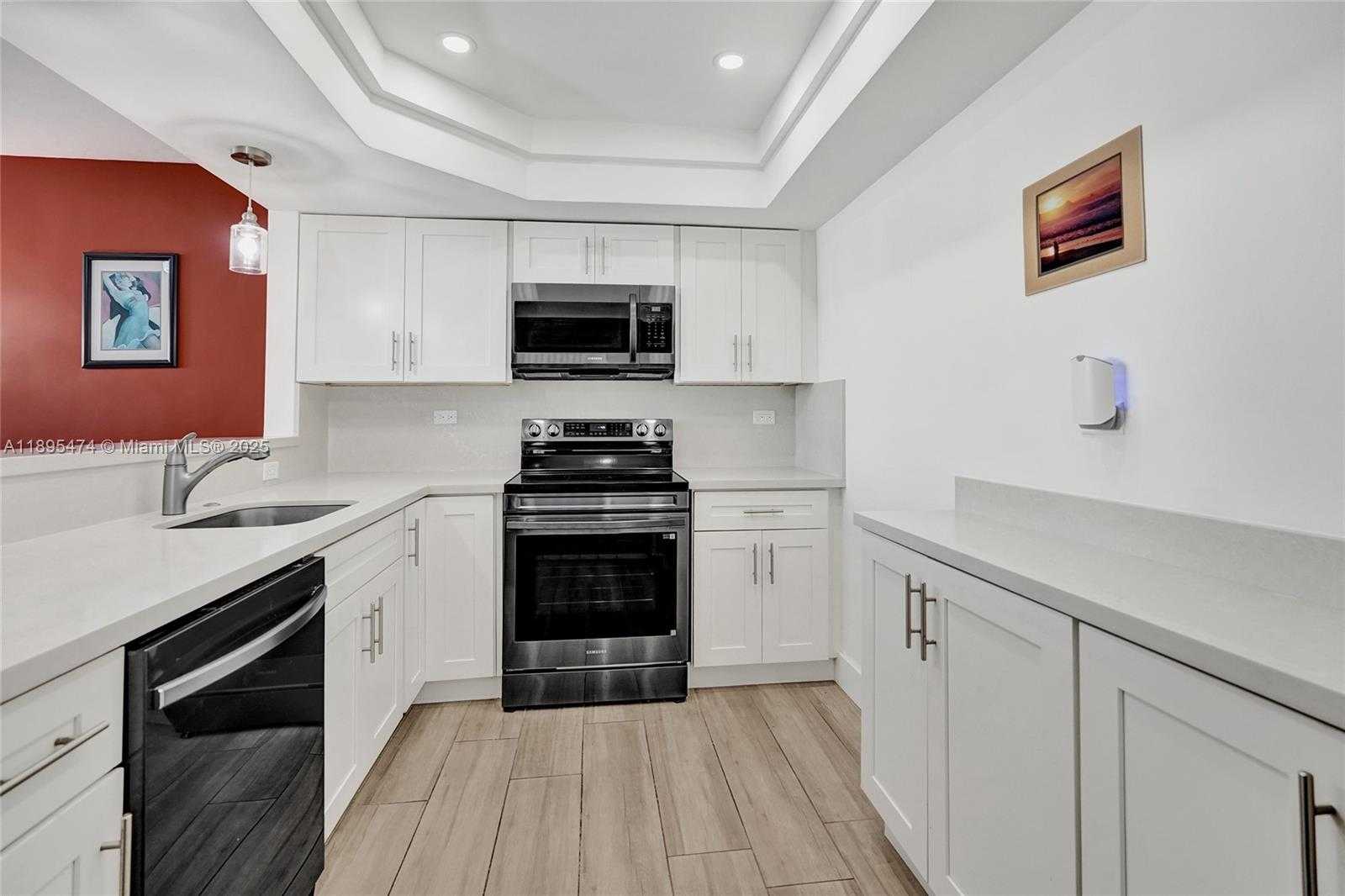 Small Image of 3111 NORTH OCEAN DR #302, Hollywood Number 4