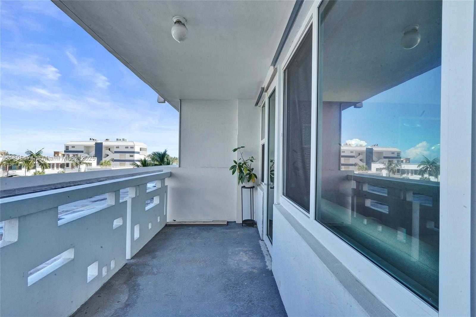 Small Image of 3111 NORTH OCEAN DR #302, Hollywood Number 41
