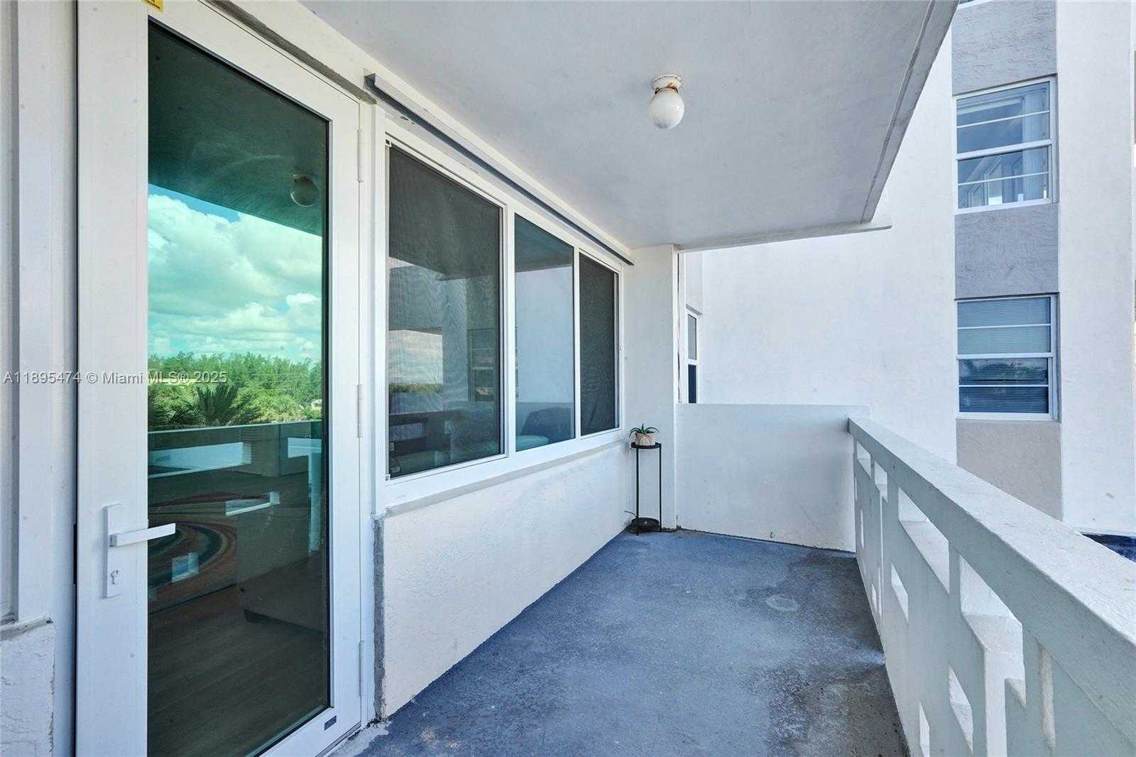 Small Image of 3111 NORTH OCEAN DR #302, Hollywood Number 42