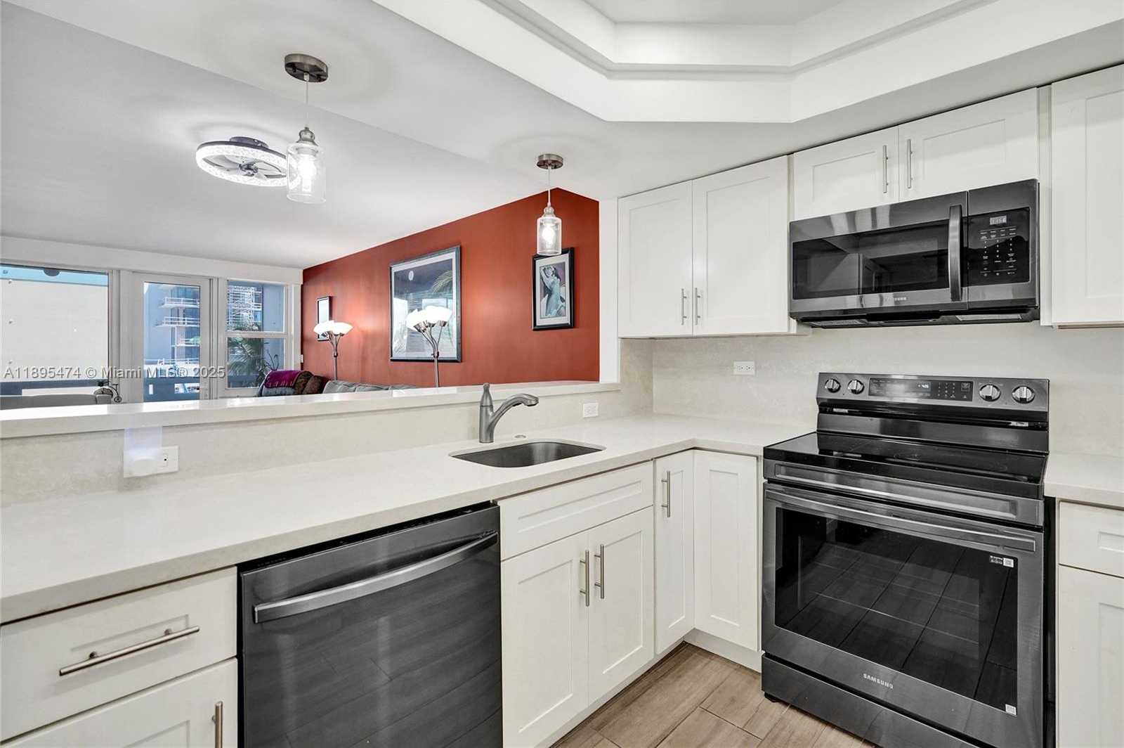 Small Image of 3111 NORTH OCEAN DR #302, Hollywood Number 5