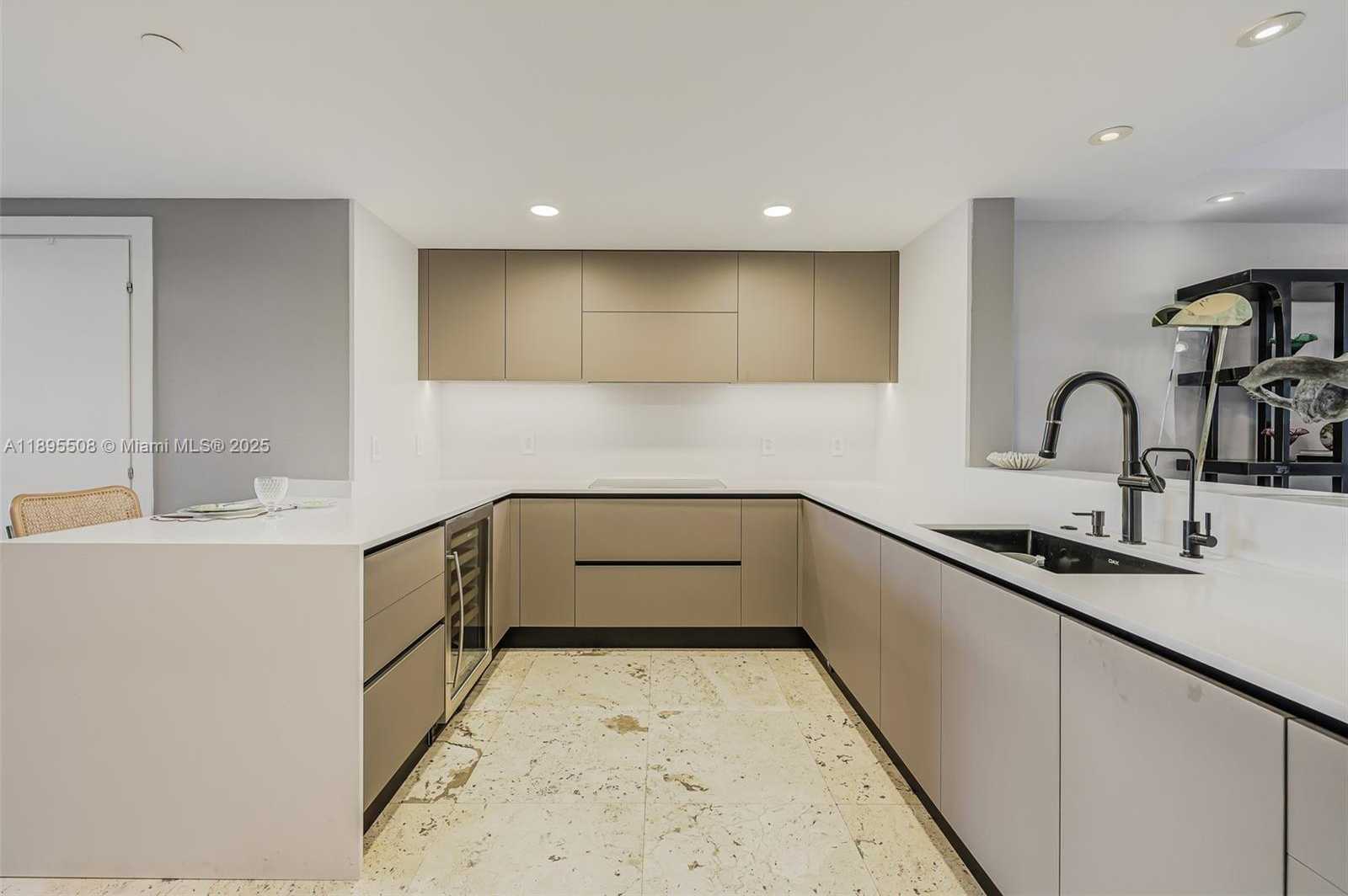 Small Image of 2627 SOUTH BAYSHORE DR #504, Miami Number 4