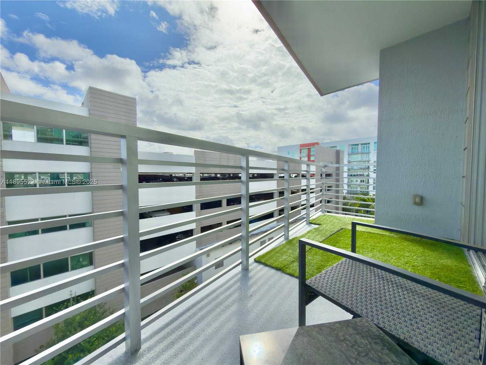 Imagen de Pequeño Objeto