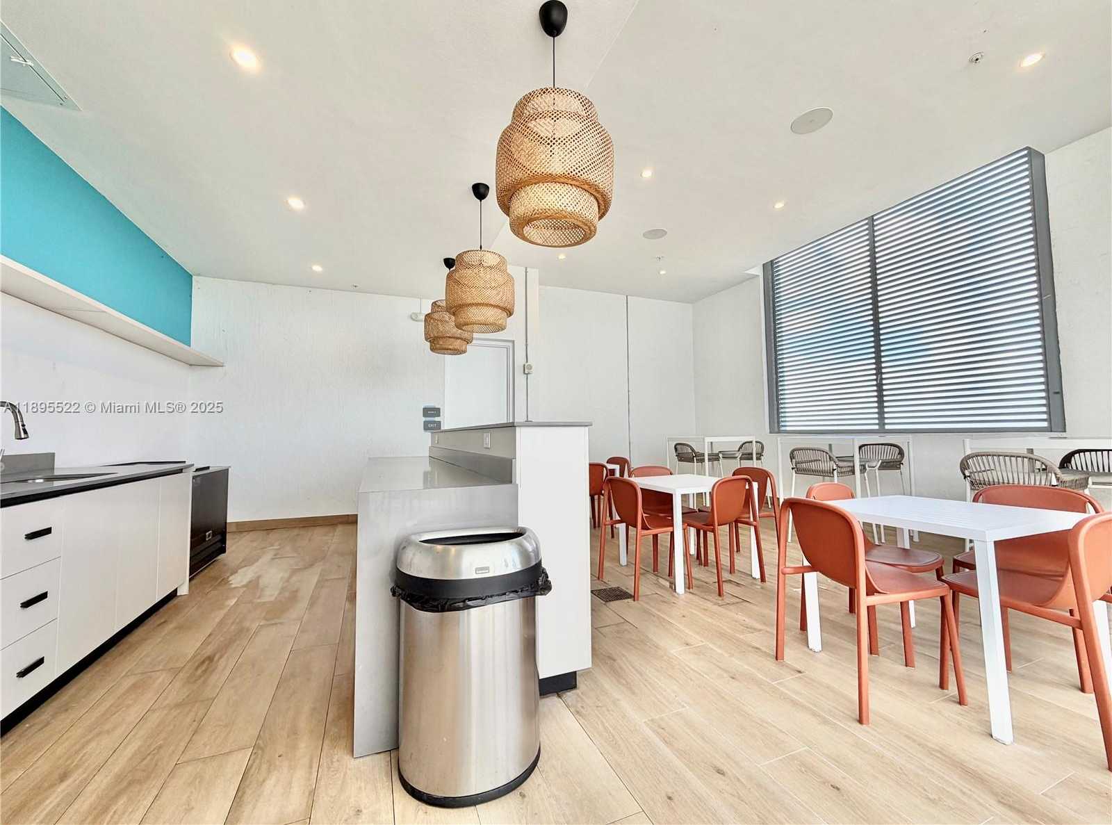 Imagen de Pequeño Objeto