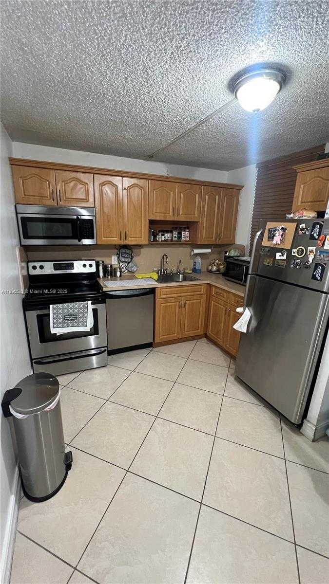 Small Image of 1801 SOUTH TREASURE DR #415, North Bay Village Number 17