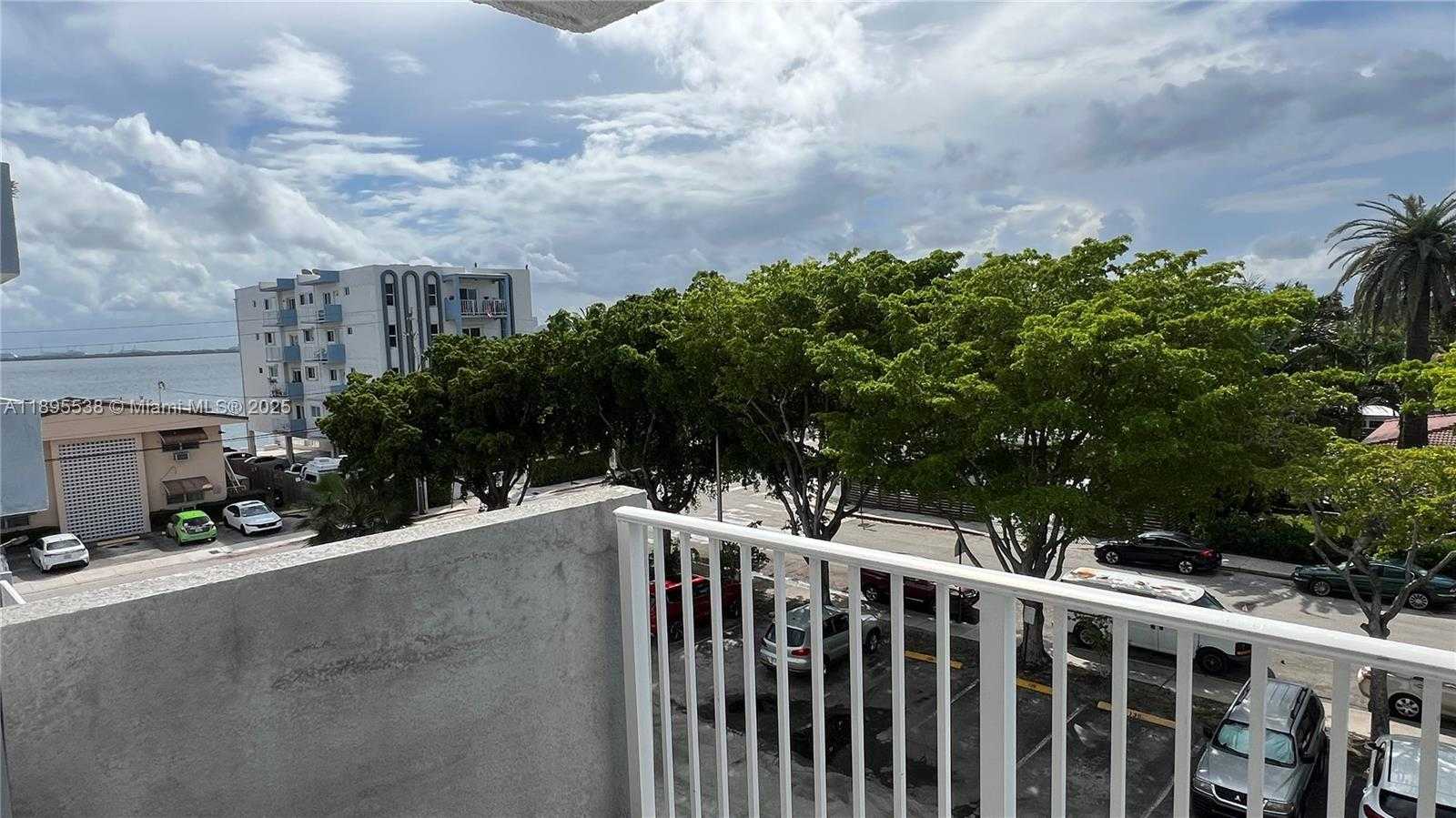 Small Image of 1801 SOUTH TREASURE DR #415, North Bay Village Number 2