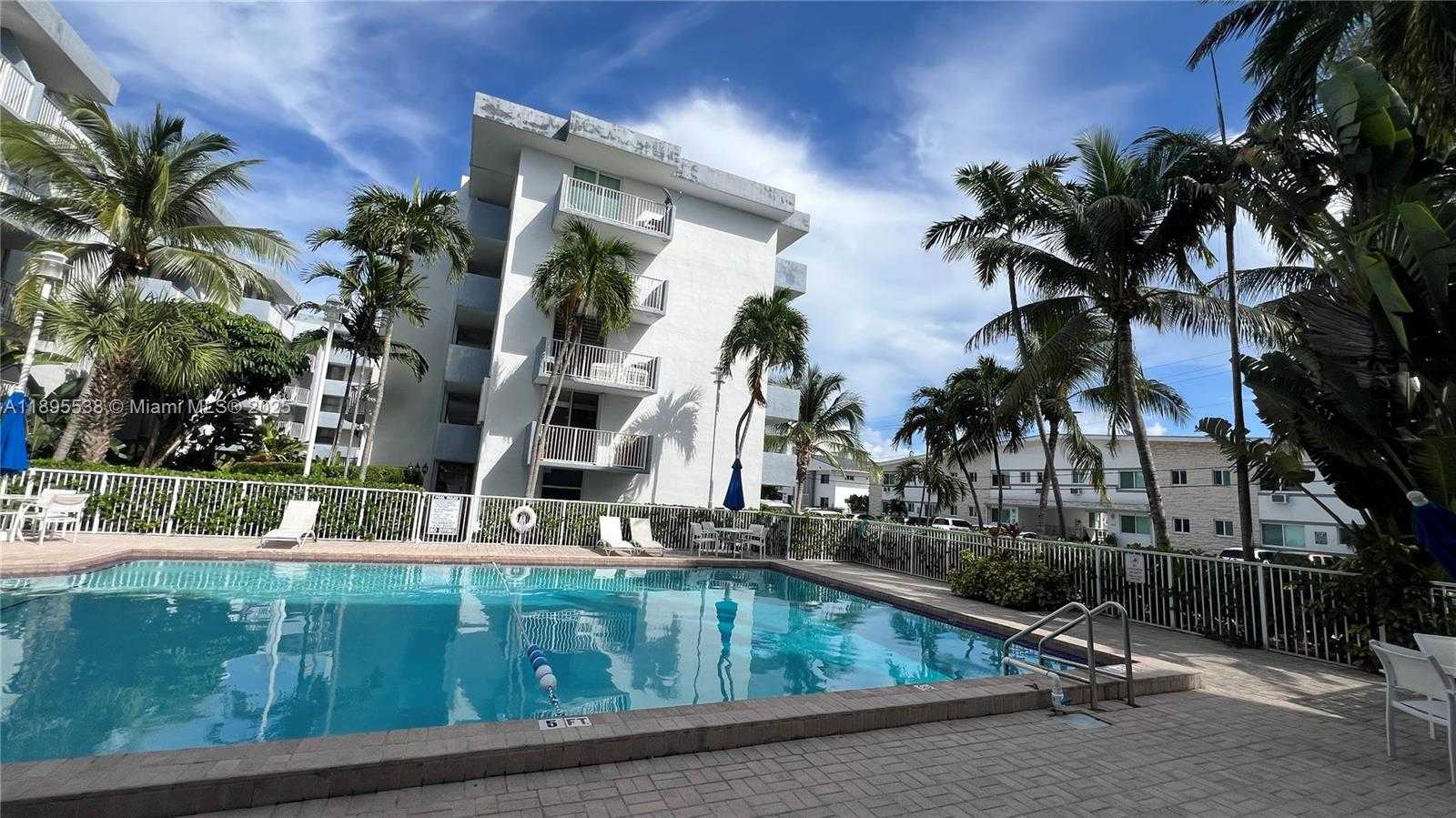 Small Image of 1801 SOUTH TREASURE DR #415, North Bay Village Number 24