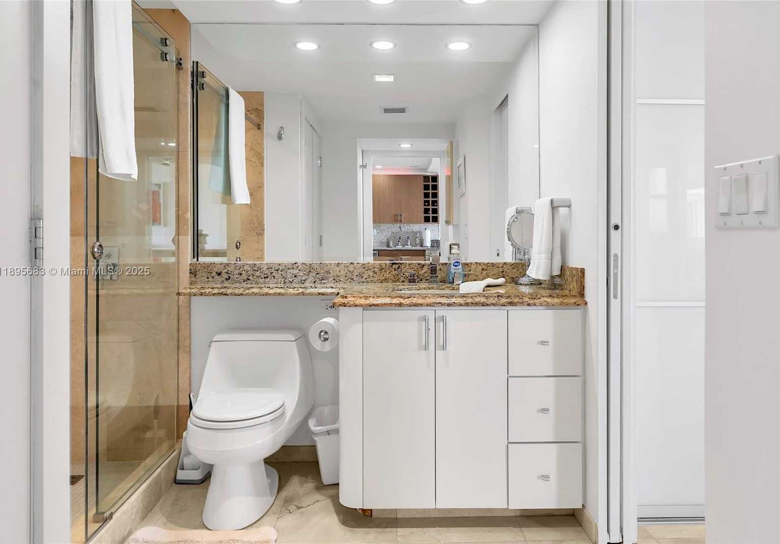 Small Image of 465 OCEAN DR #824, Miami Beach Number 15