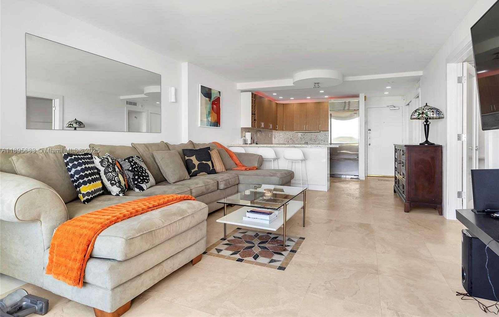 Small Image of 465 OCEAN DR #824, Miami Beach Number 8