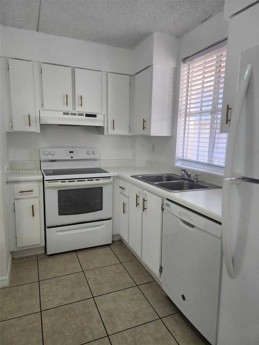 Small Image of 6195 NORTH WEST 186TH ST #309, Hialeah Number 3