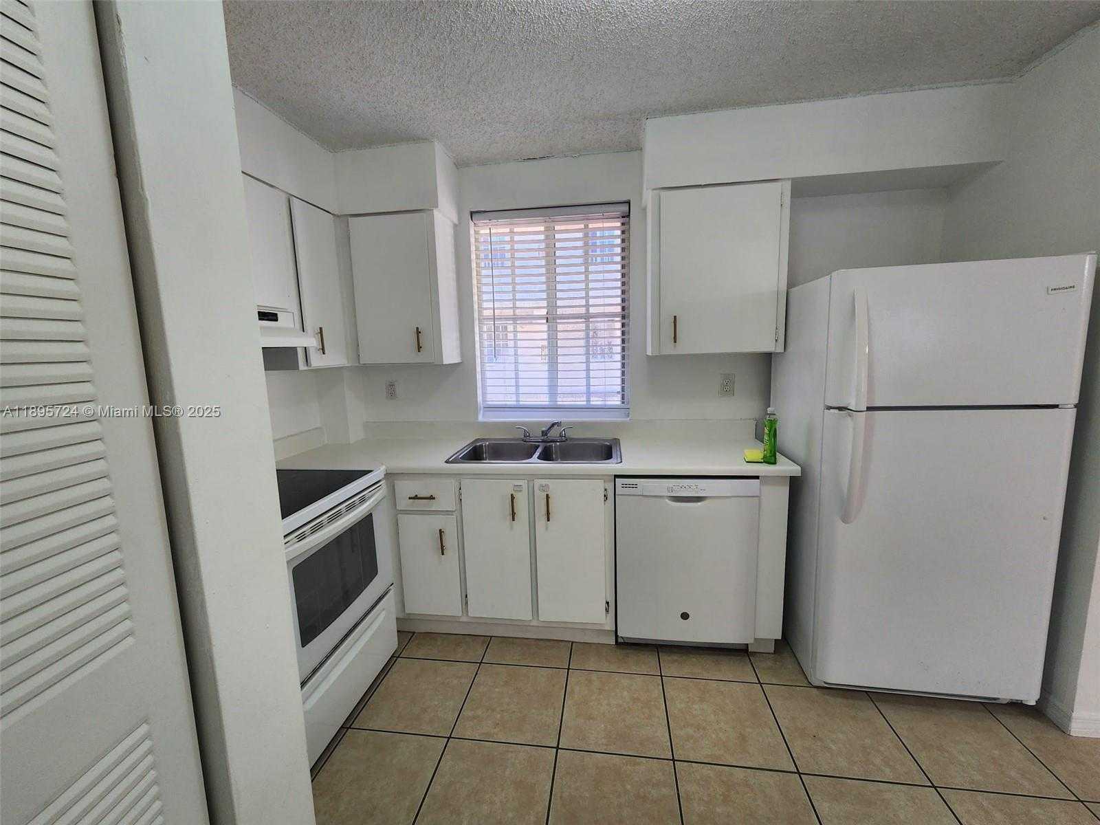 Small Image of 6195 NORTH WEST 186TH ST #309, Hialeah Number 4