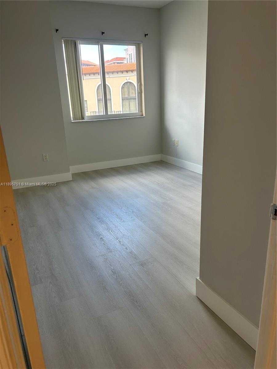 Small Image of 10 ARAGON AVE #814, Coral Gables Number 13