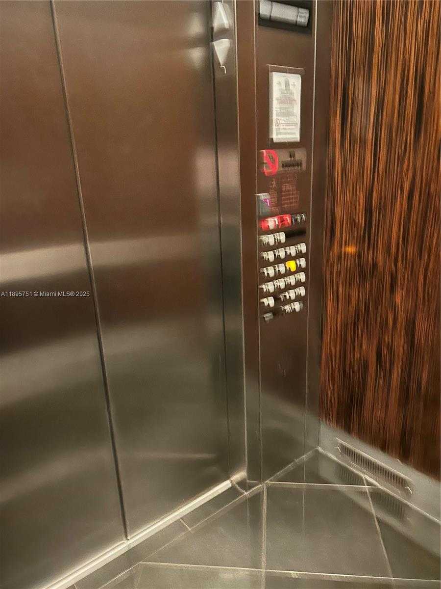 Small Image of 10 ARAGON AVE #814, Coral Gables Number 3