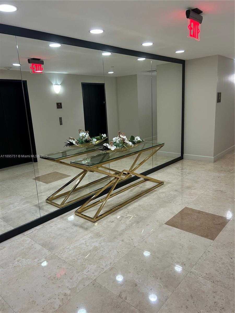 Small Image of 10 ARAGON AVE #814, Coral Gables Number 4