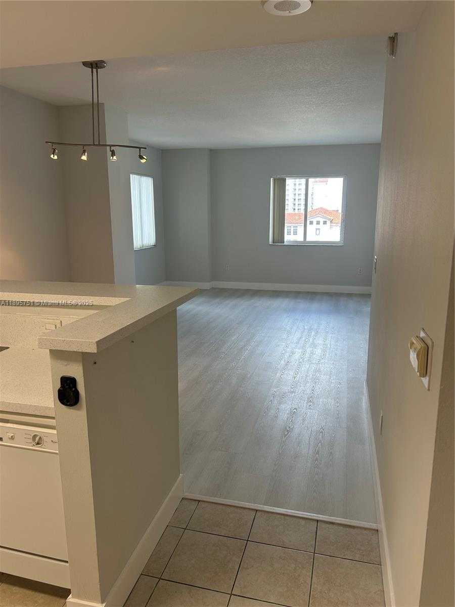 Small Image of 10 ARAGON AVE #814, Coral Gables Number 7