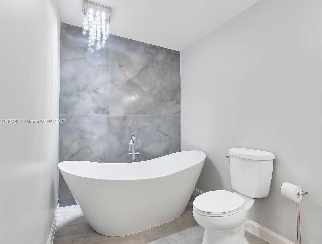 Small Image of 17070 BOCA CLUB BLVD #4, Boca Raton Number 13