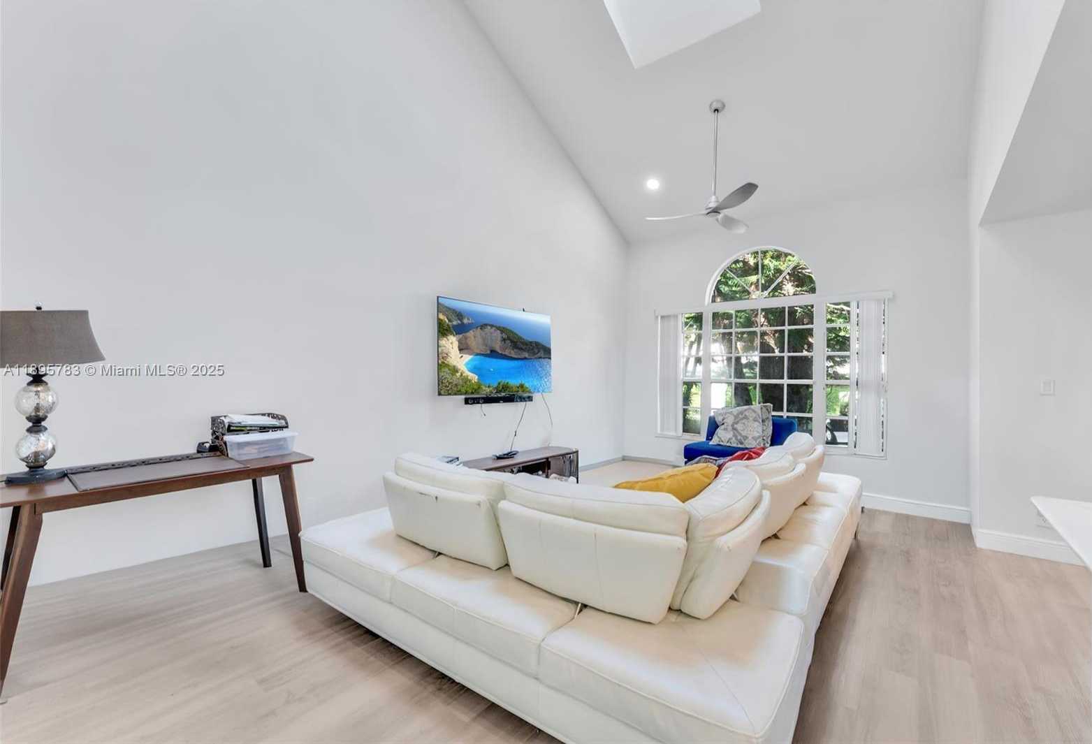 Small Image of 17070 BOCA CLUB BLVD #4, Boca Raton Number 6