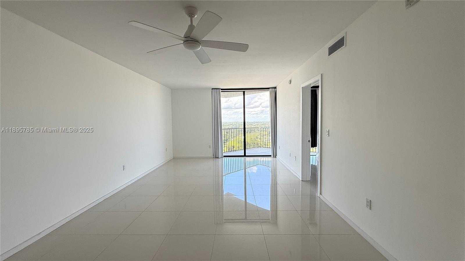 Small Image of 5300 PASEO BLVD #1510, Doral Number 4