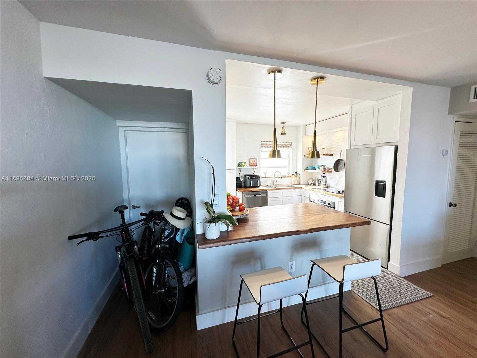 Small Image of 7850 BYRON AVE #307, Miami Beach Number 10