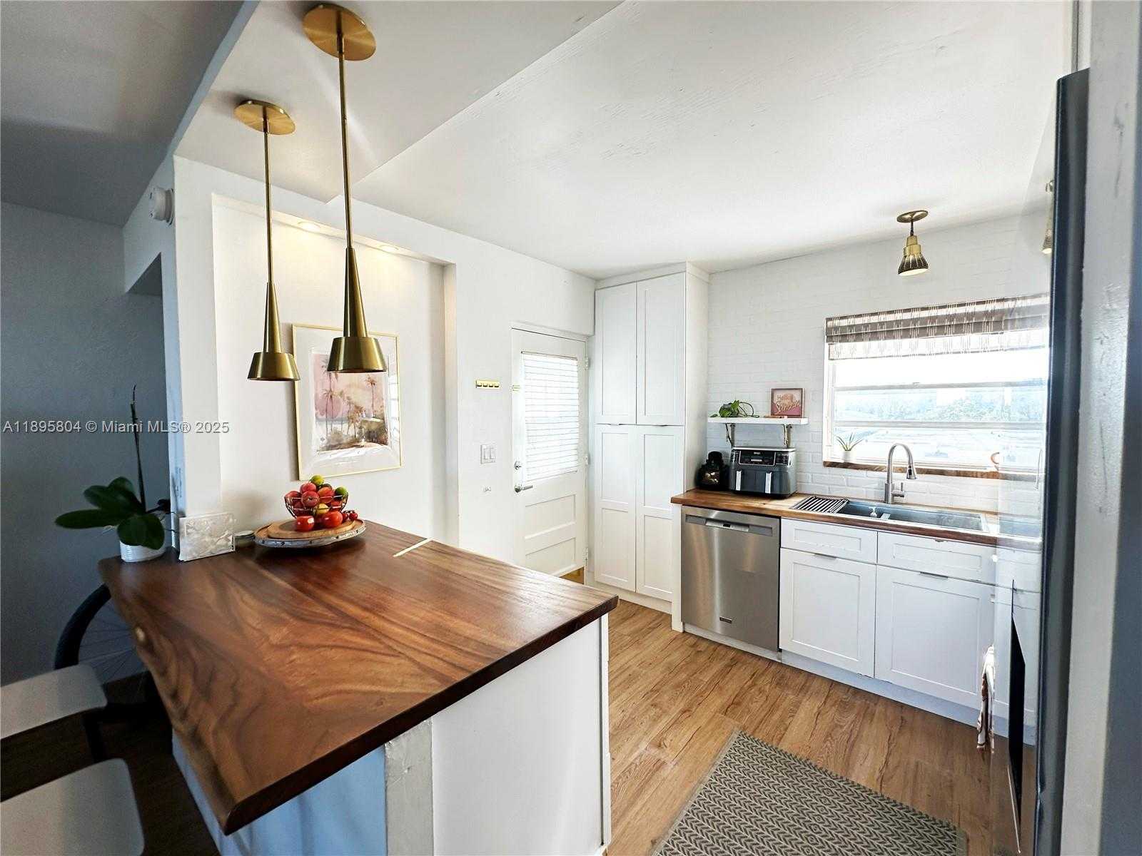 Small Image of 7850 BYRON AVE #307, Miami Beach Number 11