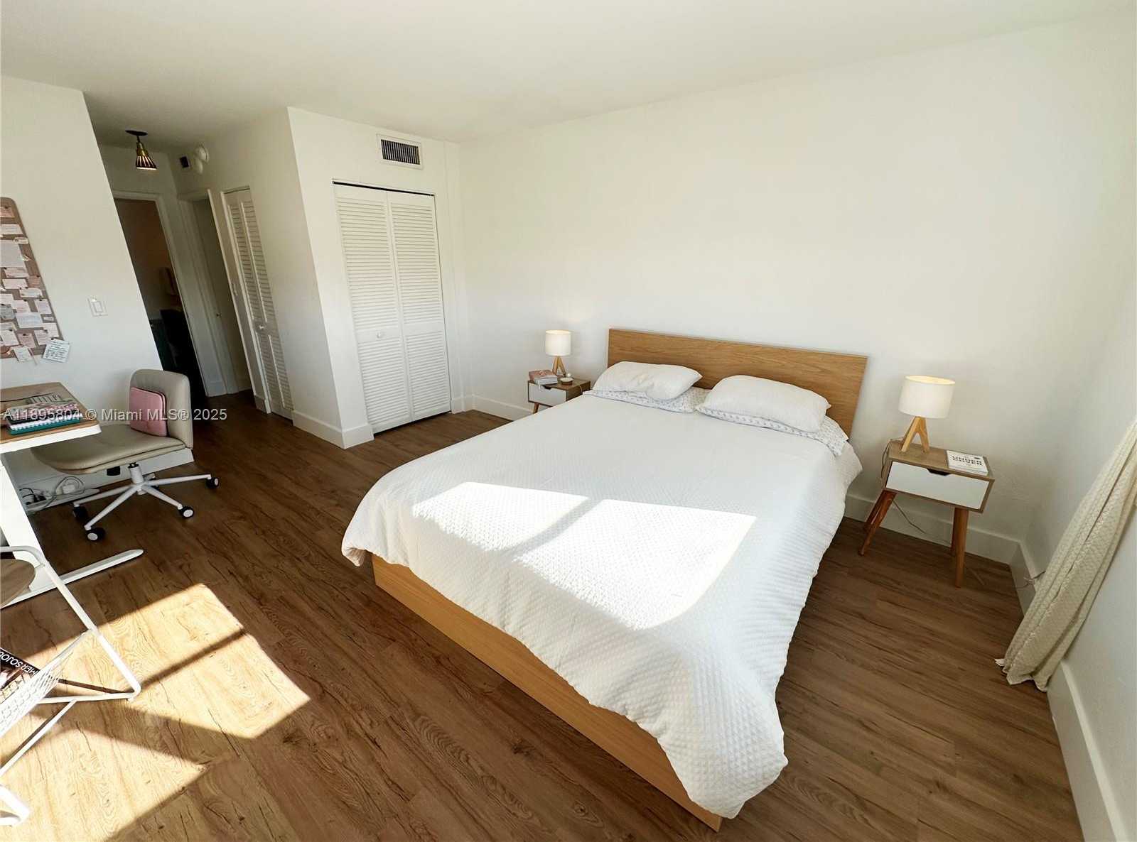 Small Image of 7850 BYRON AVE #307, Miami Beach Number 14